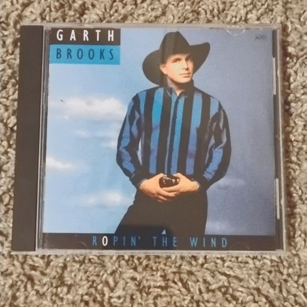 Garth Brooks Ropin The Wind CD.